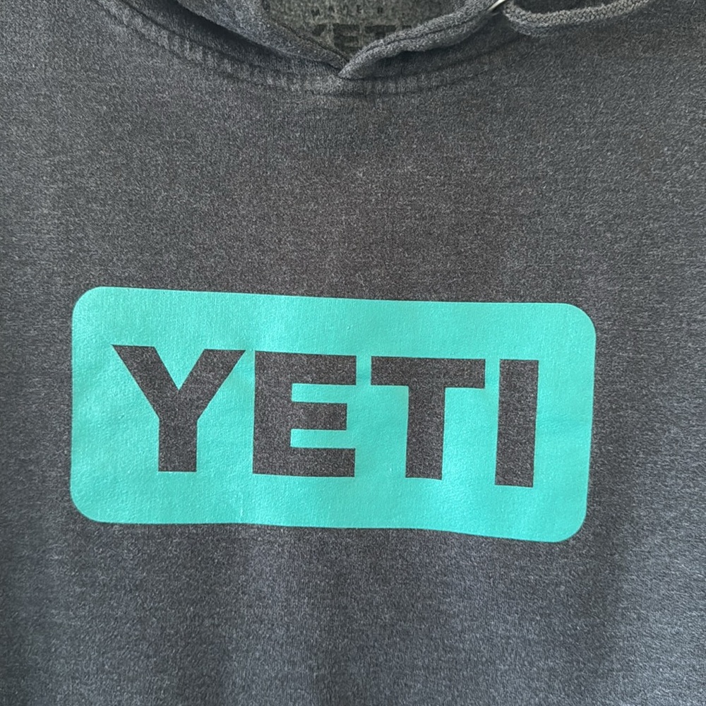 YETI Charcoal Gray Fleece Hoodie with Teal Logo Size Medium - Picture 3 of 7